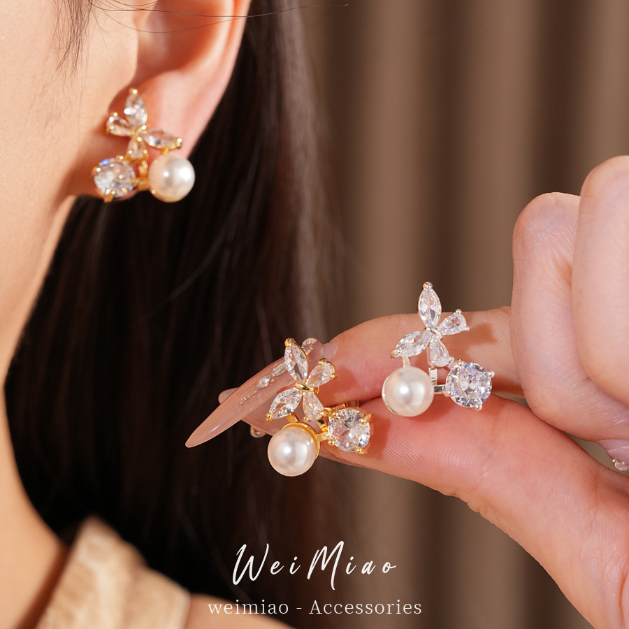 Oro real, mariposa de diamante, perla, orejetas para mujeres sin agujeros de orejas, orejetas para viajar, orejetas de lujo ligero, orejetas de alta calidad.