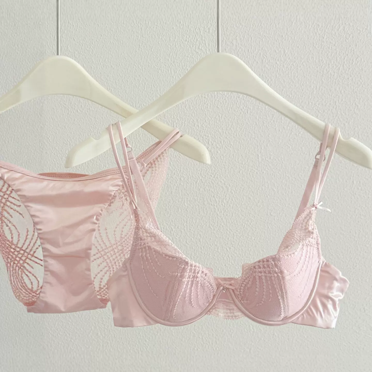 蕾丝小胸聚拢内衣女法式纯欲文胸罩套装性感大胸显小防下垂薄款秋