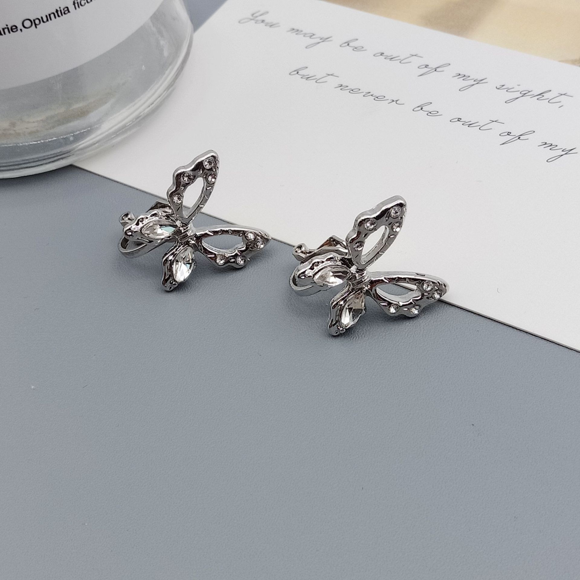 1 Pair Simple Style Butterfly Alloy Inlay Rhinestones Women's Ear Clips Ear Studs display picture 4