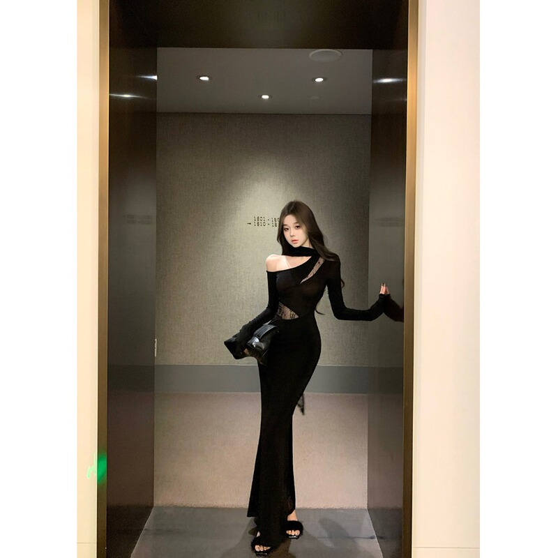 Hanging Neck Knitted Hip dress Women's Spring Design Sense Niche Hollow High-end Sense Celebrity Lady's Birthday Party Dress