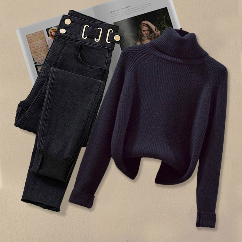 Damenbekleidung – Lockerer Strickpullover mit Peter-Pan-Kragen – Damen-Outfit-Set für den Herbst in Übergröße – Lockerer Strickpullover mit Peter-Pan-Kragen und Slimming-Jeans_voghion.com