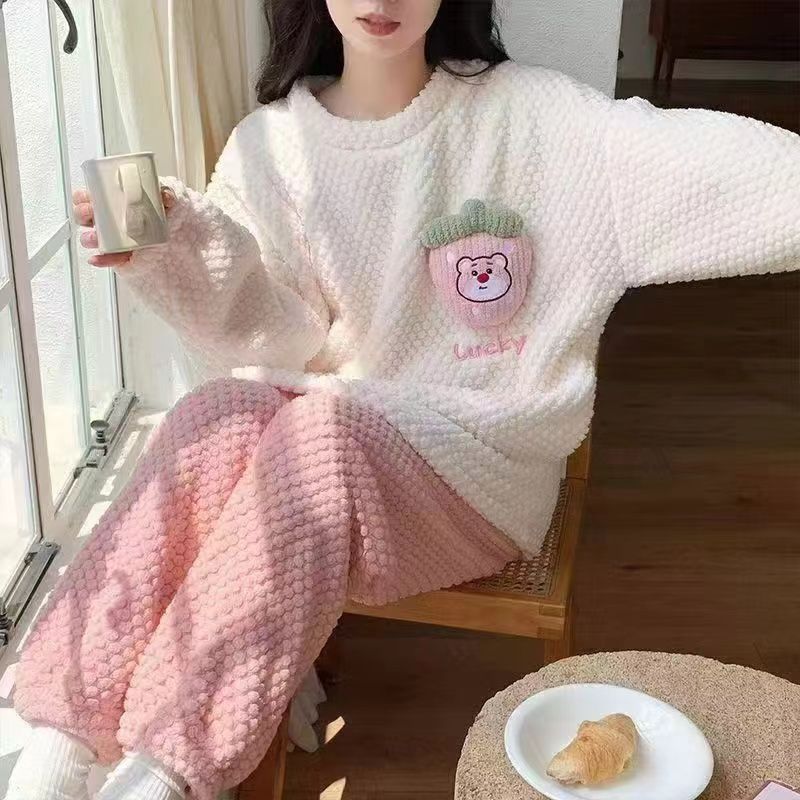 Al por mayor transfronterizo pijamas de invierno de nuevo estilo para mujeres con pantalones de cuello redondo con pantalones de manga larga lindos dulces y cálidos ropa para el hogar