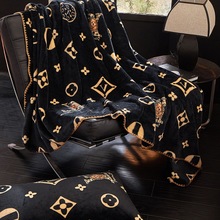 跨境潮牌风加厚牛奶绒双面法莱绒毯子休闲沙发毯午睡盖毯外贸批发