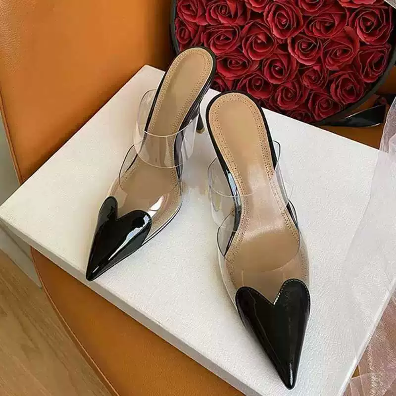 Прозрачные туфли на высоком каблуке с острым носком и сердечками для верхней одежды. Новые французские сексуальные туфли на шпильке 2025 года с неглубоким дыханием и элегантными высокими каблуками.