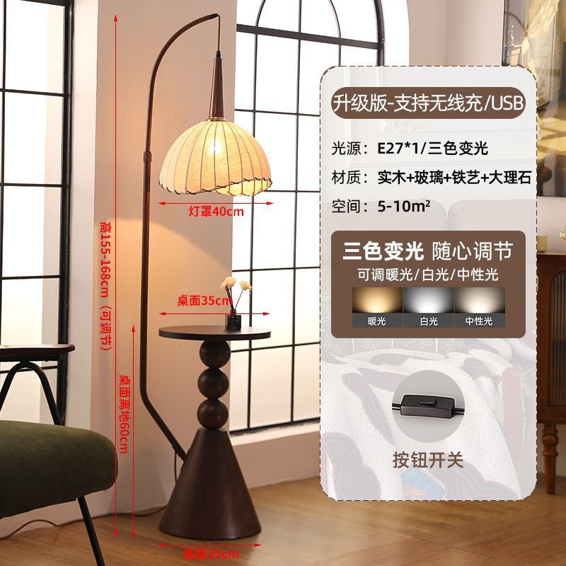 Luz de piso de estilo medieval al lado del sofá de la sala de estar, viento tranquilo, sensación de alto nivel de Zen, dormitorio, estudio, atmósfera, lámpara de cabecera