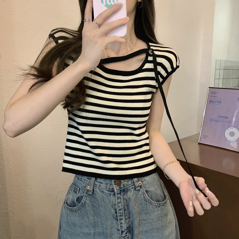 シックな夏フレンチスクエアカラーレースアップデザインニット半袖Tシャツホットガールショート薄手トップA3893|undefined