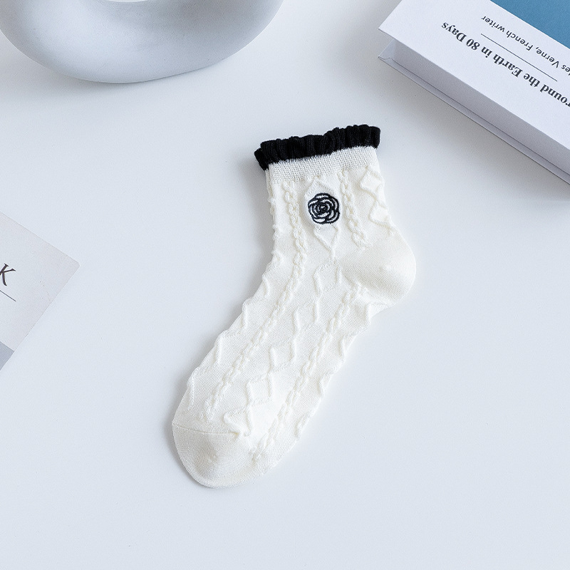 Calcetines de encaje de algodón para damas verano torcido amor calcetines coreanas pequeñas fragancias calcetines de mujer Zhuhai al por mayor