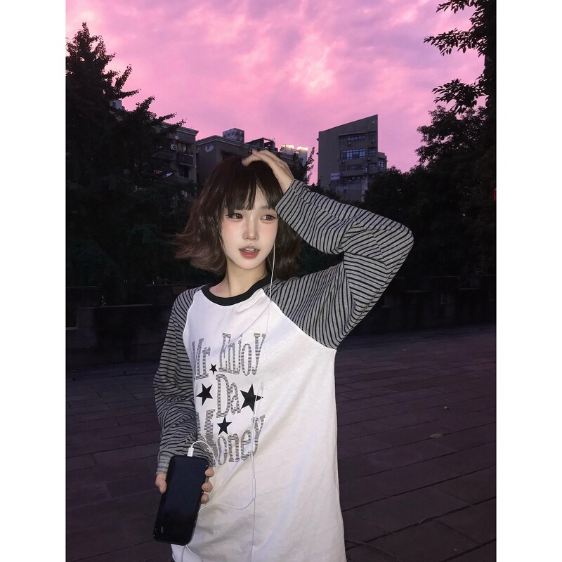 American retro striped round-neck long-sleeve letter-printed raglan sleeve autumn loose-fitting lightweight couple's T-shirt niche top American retro striped round-neck long-sleeve letter-printed raglan sleeve autumn loose-fitting lightweight couple's T-shirt niche top