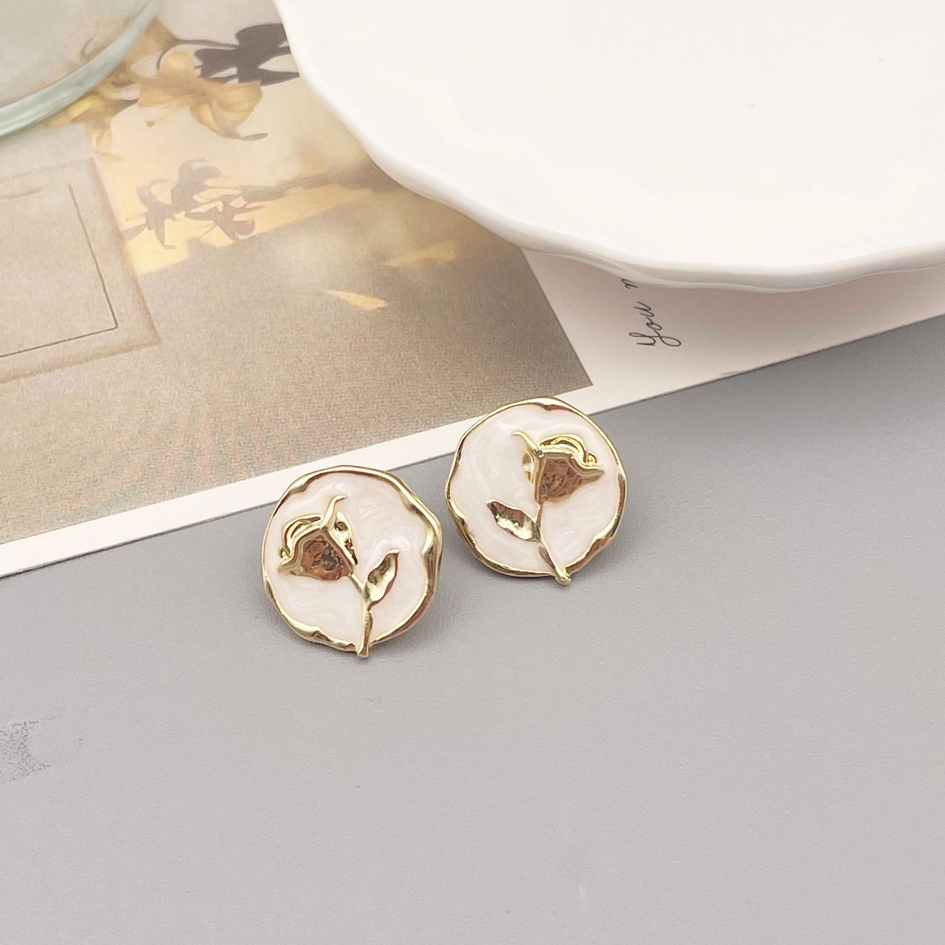 1 Pair Retro Flower Alloy Enamel Women's Ear Studs display picture 5