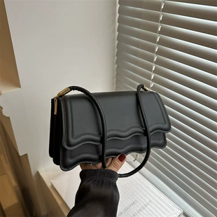 Clutch Shoulder Bag, Chain Strap, Wallet-Style Compact One-Shoulder