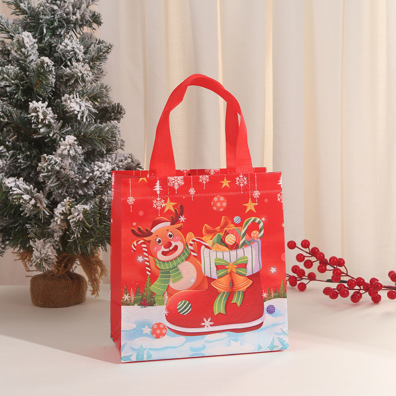 国境を越えたアマゾンのクリスマスプレゼント袋はサンタクロースプレゼント包装袋の現物特大サイズの不織布袋を持っている|undefined