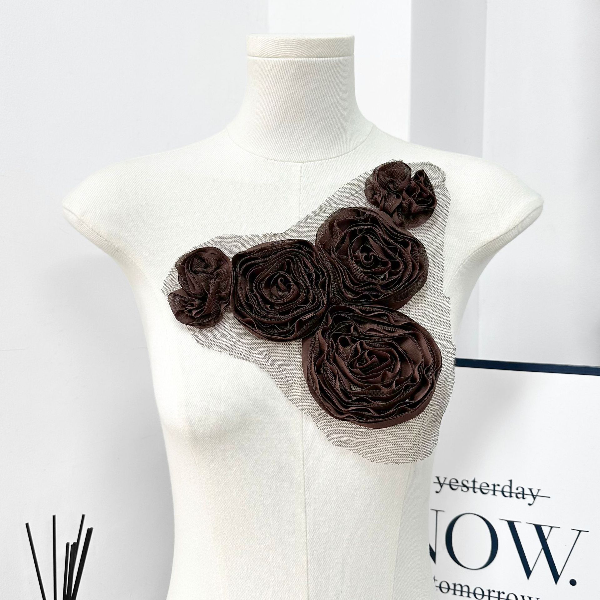 Decoración de rosas tridimensionales 3D multicapa de pliegues hechos a mano DIY accesorios de ropa suéter accesorios de envoltura