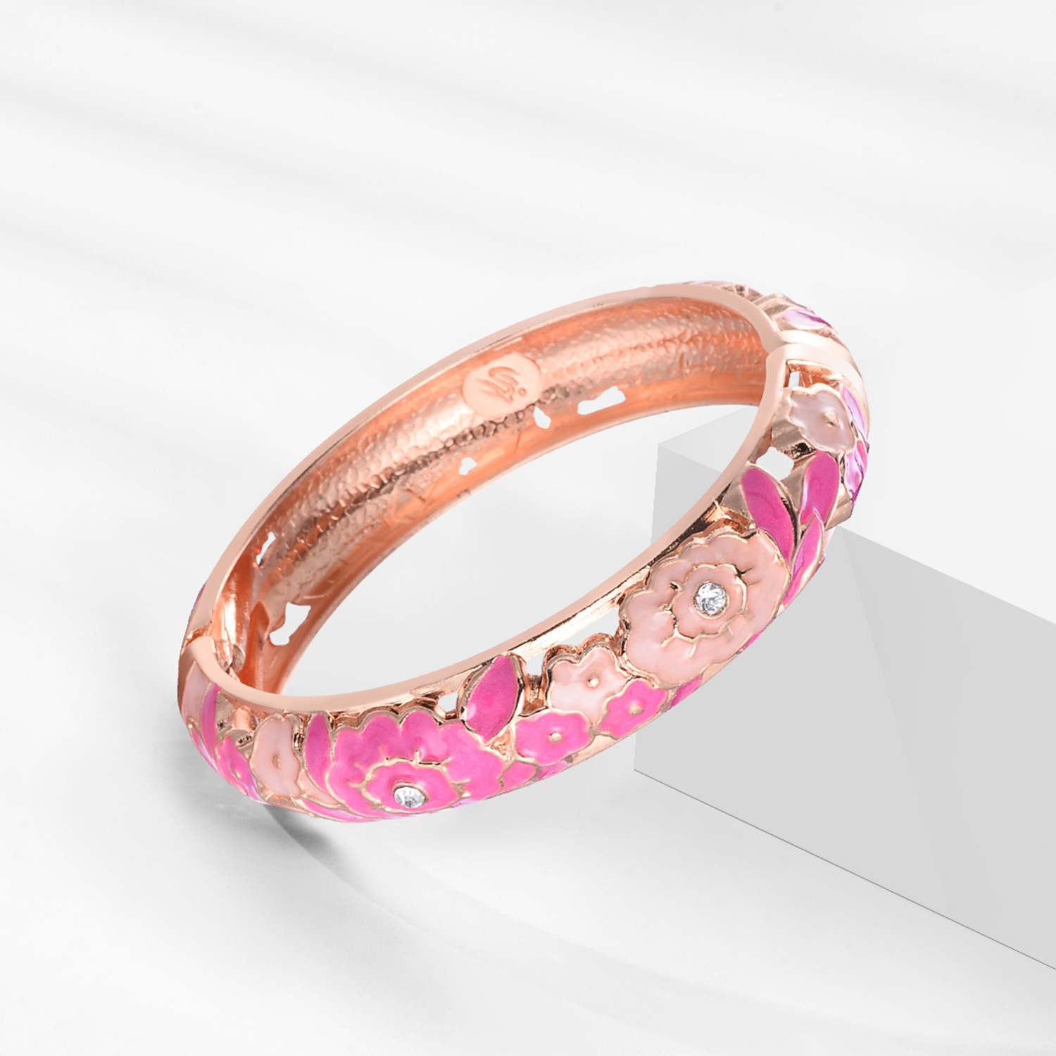 43g Weight Retro Flower Zinc Alloy Bangles Wholesale