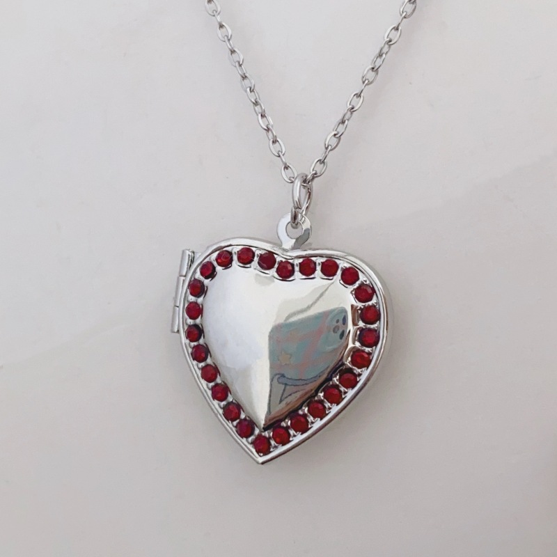 Colgante rojo oscuro A63-11-38 + Cadena de acero de titanio