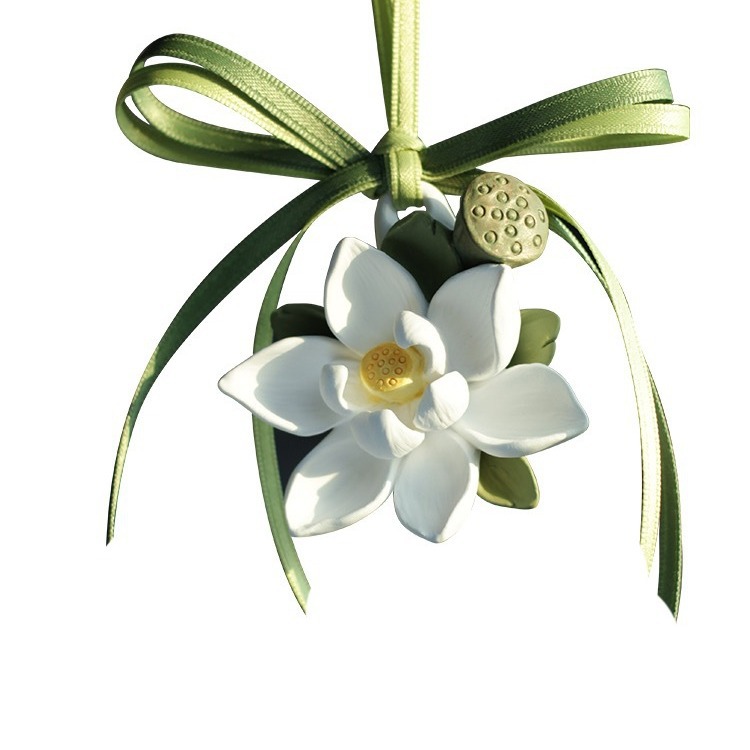 Fábrica al por mayor Lotus coche colgante coche aromaterapia Lotus fragancia Piedra buena suerte continua coche espejo retrovisor fragancia