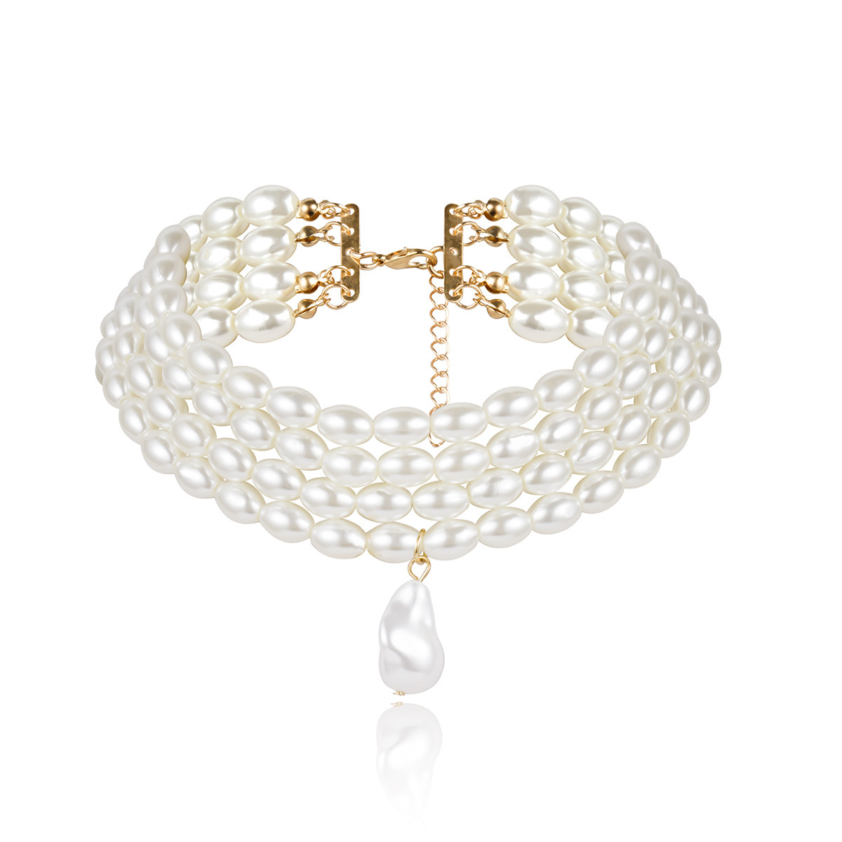 Fashionable geometric accessory from pearl