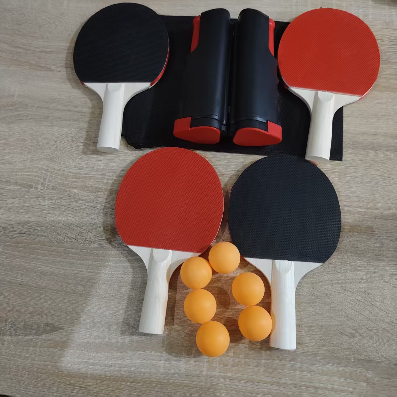 4인 세트 해외 직구 인기 상품 [레드 & 블랙 메시 그물망 1개 + 양면 고무 라켓 4개 + 노란색 공 6개 + 메시 가방 1개]