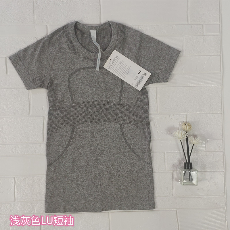 ライトグレーのLU半袖