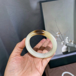 Jin Yutang Xinjiang Hotan Jade Sugar White Jade Bracelet Basha Old Material Density Good Sugar Color Transition Natural Circle 58