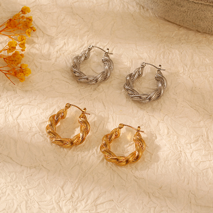 Twist twisted line pendientes europeos y americanos simples pendientes de lujo de luz ins wind net rojo mismo estilo de fundición pendientes de oro de 18k en stock