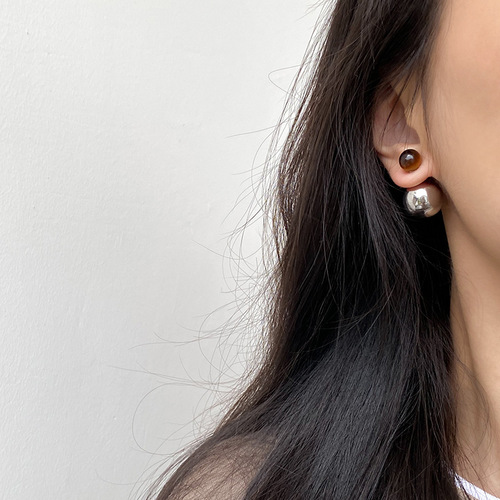 Autumn and winter Maillard tiger eye stone S925 silver needle double ball texture metal ball tiger eye stone earrings commuting all-match earrings
