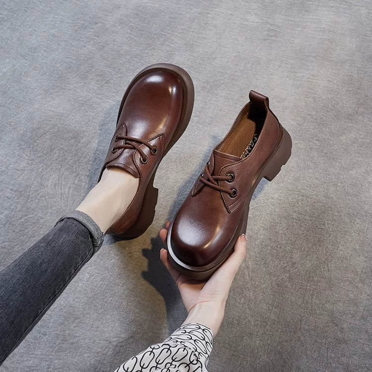 2023 Весенний новый топ из кожаной кожи с британским кружевом с круглым носком и туфлями на мягкой подошве на низком каблуке на плоской подошве