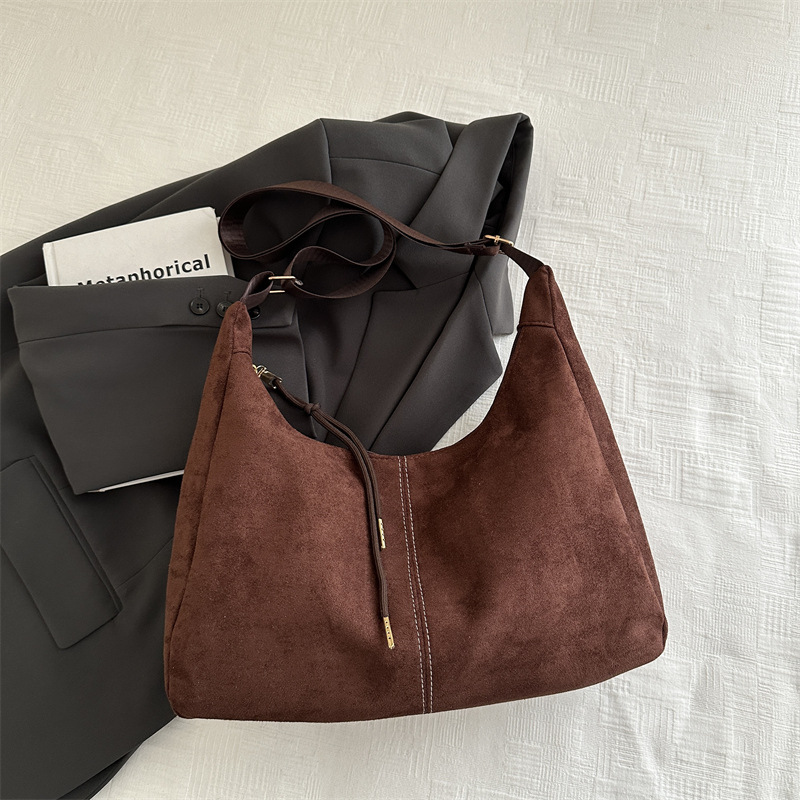 Bolso de mujer otoño y invierno 2024 nuevo estilo retro nicho tendencia brazalete universal bolso de hombro diario