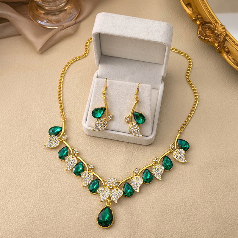 Nueva joyería traje europeo y americano moda gota de agua collar de hoja de diamante completo Cadena de clavícula pendientes de novia conjunto de dos piezas accesorios