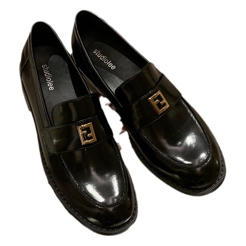 Uva mamá primavera nuevo oro pequeño cuadrado hebilla estilo británico todo partido de punta redonda talón grueso Lefu pequeños zapatos de cuero para mujeres