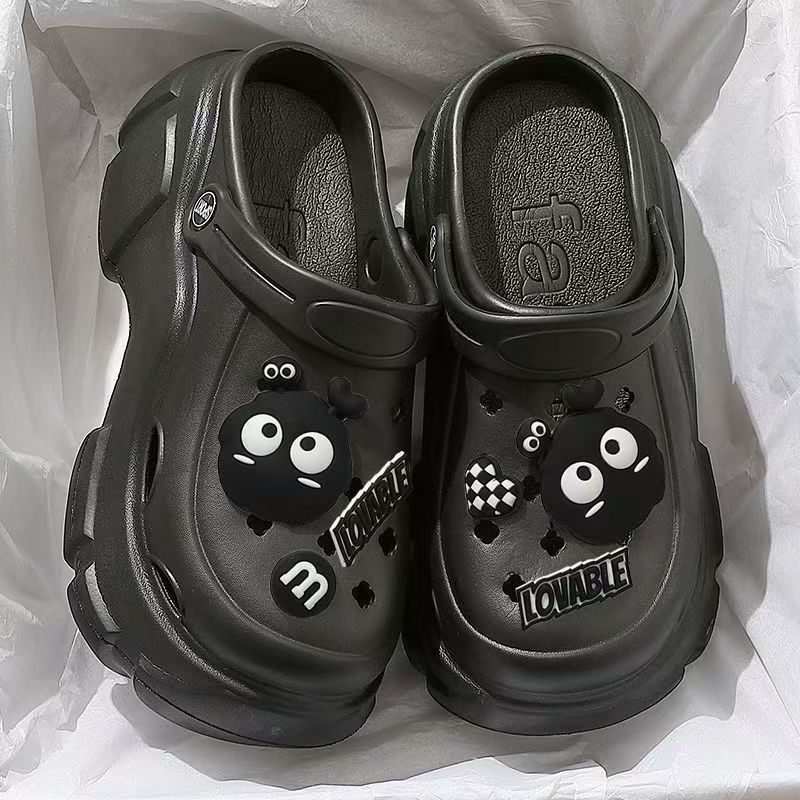 Zapatos con agujeros para mujer verano 2025 nuevo estilo de suela gruesa que pisa mierda, sandalias de uso exterior de hombre pequeño, sandalias de playa de fondo suave antideslizantes