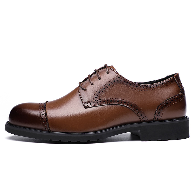 Primera capa de piel de vaca de la primavera de los hombres zapatos de cuero casual de negocios de cuero genuino de fondo suave estilo británico ropa formal brogue tallado zapatos de los hombres