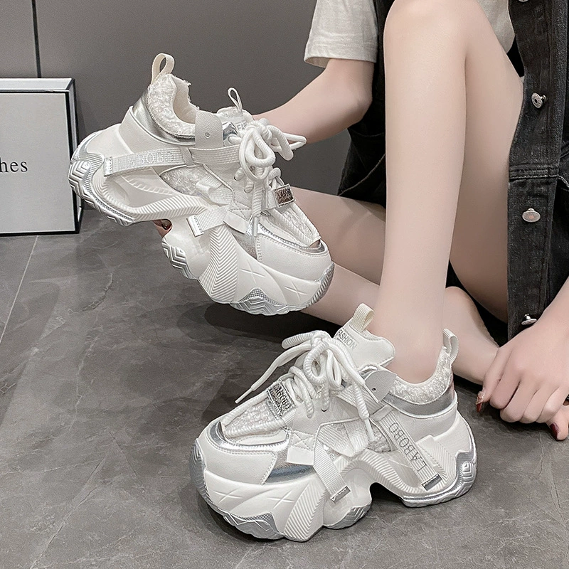 Универсальные женские повседневные сетчатые туфли для лета 2025 года, новые популярные спортивные кроссовки на плоской подошве, в немецком тренировочном стиле.