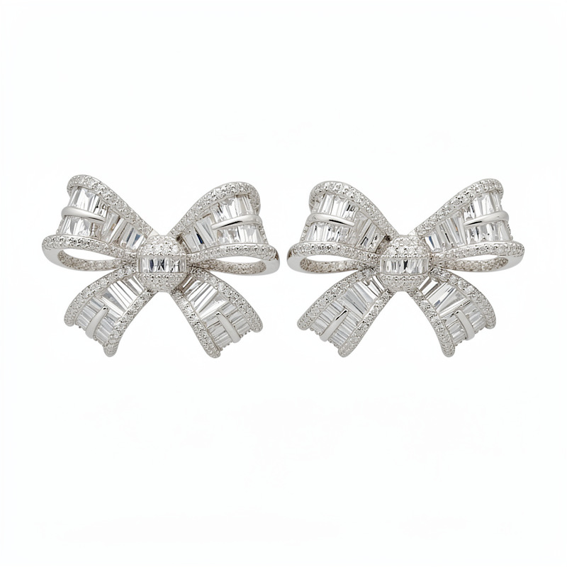 Aguja de plata zircon hueco arco pernos de arco ligero lujo de alta calidad sensación de aretes exquisitos de estilo de viaje al por mayor aretes de moda versátiles