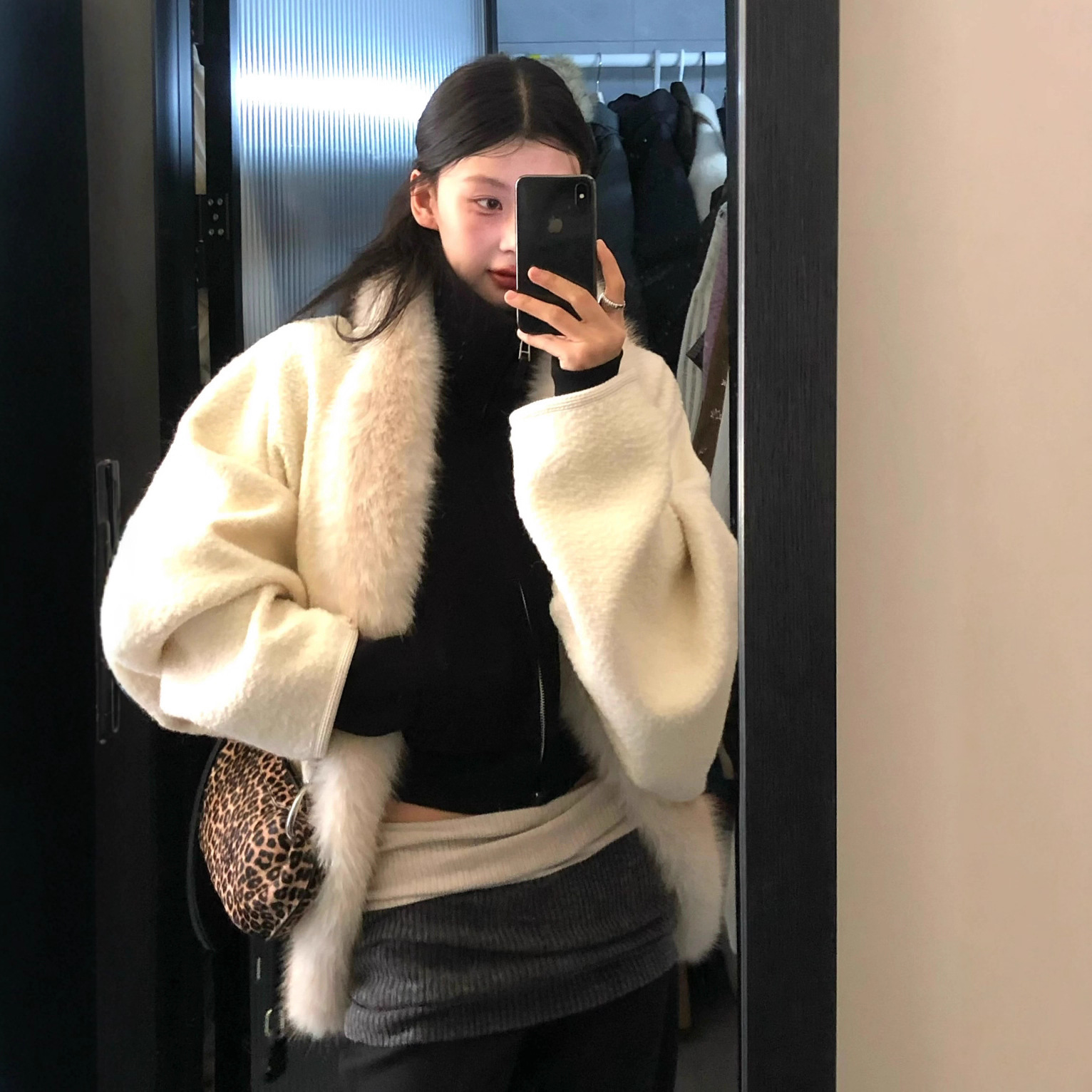 现货还原版25AW法式冬季轻奢优雅茧型宽松羊毛毛领开衫毛呢外套女