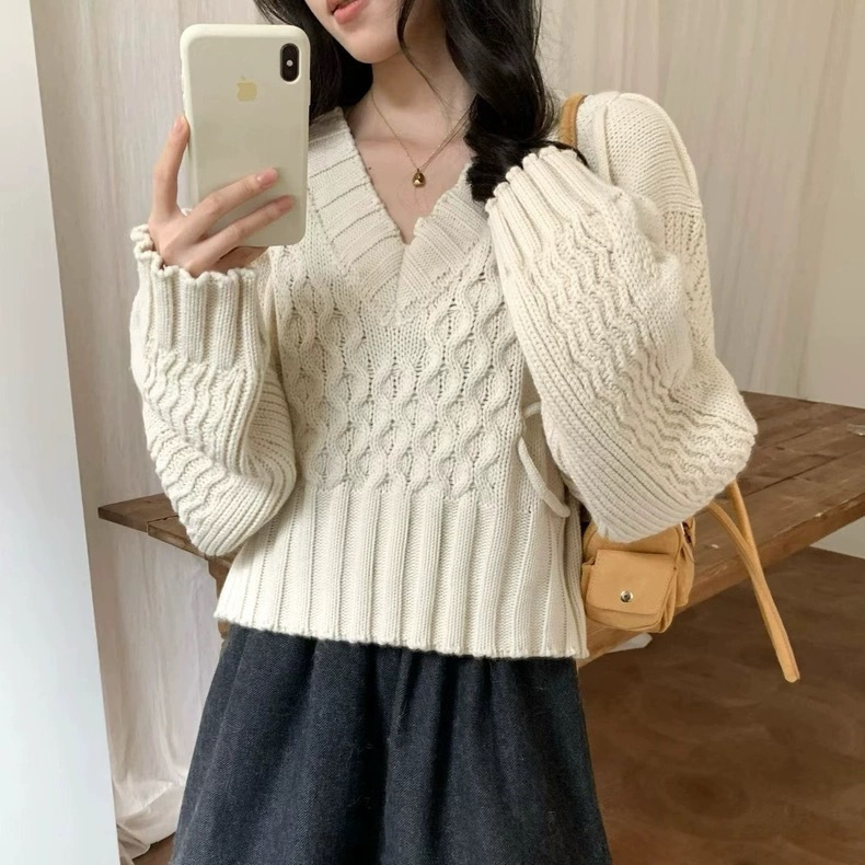 European and American style, thick yarn V-neck sweater for women, autumn/winter, retro cable knit, loose fit, fashionable short knit top European and American style, thick yarn V-neck sweater for women, autumn/winter, retro cable knit, loose fit, fashionable short knit top