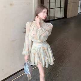 茶歇法式连衣裙长袖v领泡泡袖收腰黄色碎花裙气质收腰仙女裙夏春