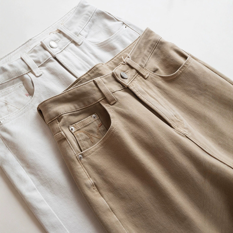 High-waisted, slim-fit, straight-leg jeans that make your legs look longer and straighter, with a retro style suitable for both work and casual wear, featuring a washed finish and four-way stretch. 032 High-waisted, slim-fit, straight-leg jeans that make your legs look longer and straighter, with a retro style suitable for both work and casual wear, featuring a washed finish and four-way stretch. 032
