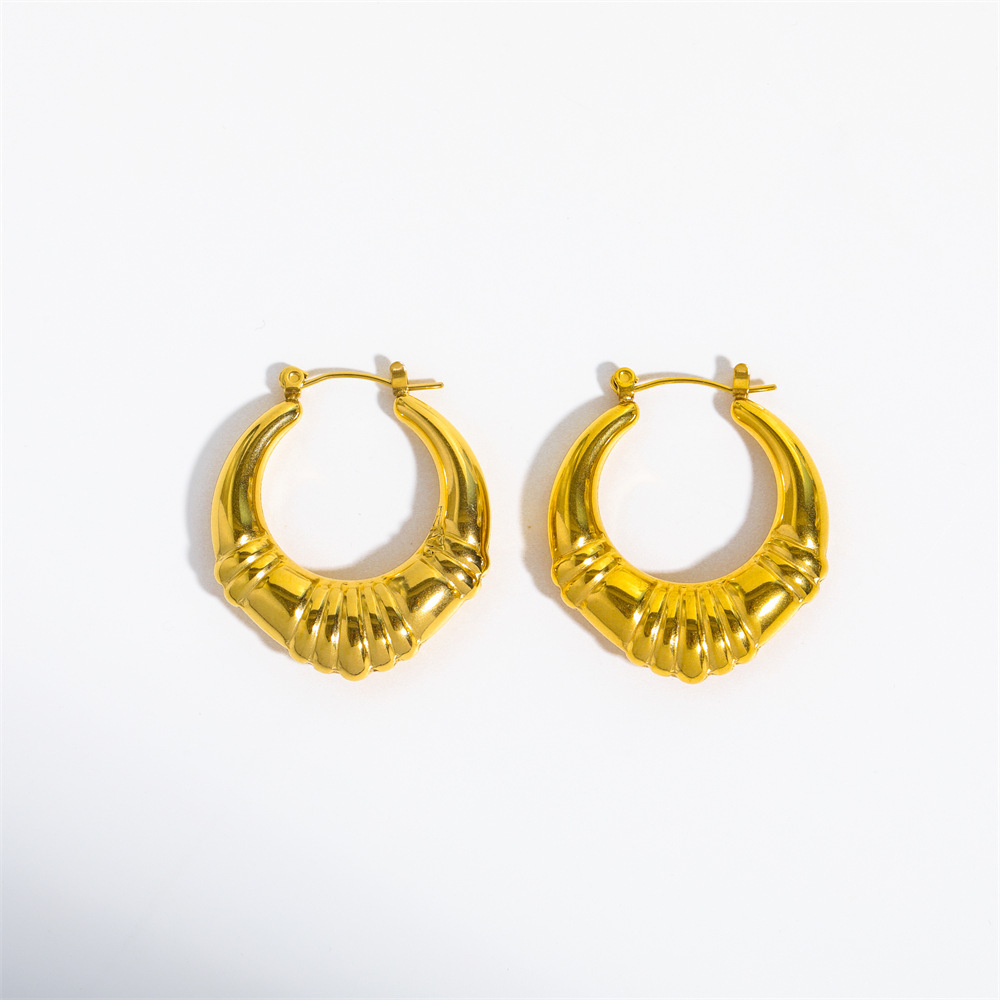 Fashionable earrings 2