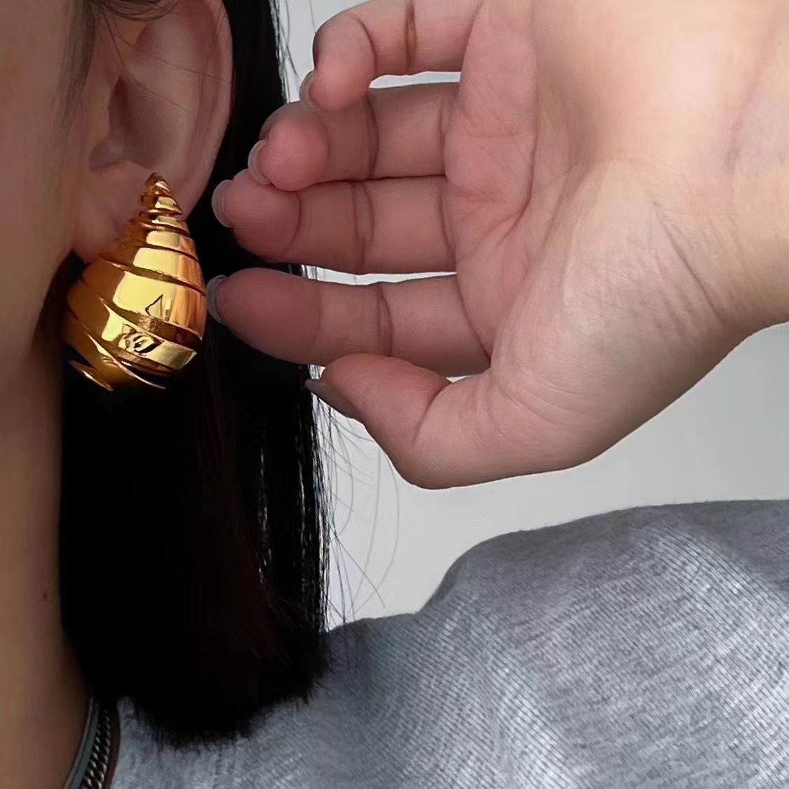 Daily Occasion 1 Pair Simple Style Waves Irregular Plating Pleated Metal Ear Studs
