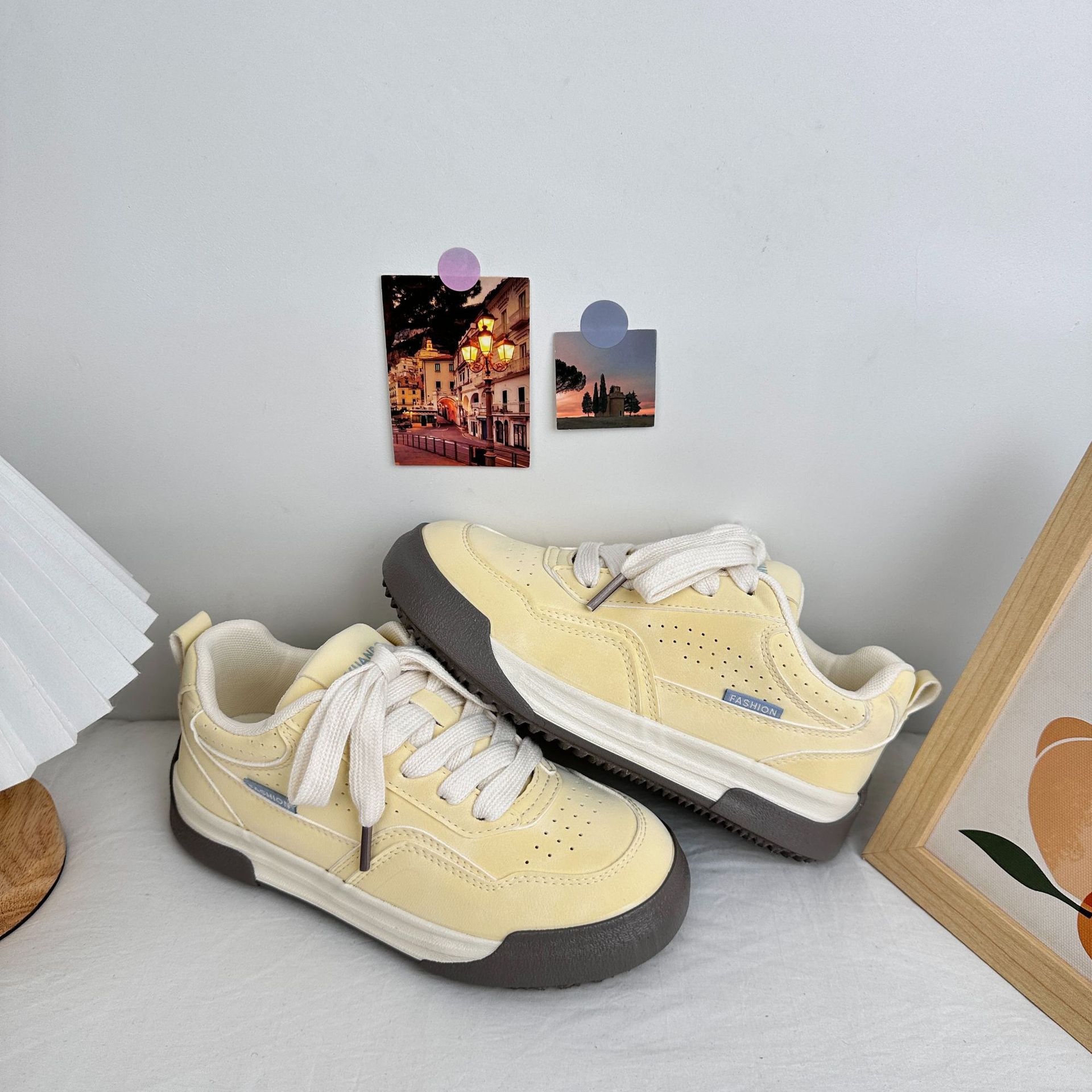 Yuanbo2025 primavera estudiantes nuevos zapatos de skate con zapatos de lona de suela gruesa para mujeres Harajuku estilo de puerto zapatos casuales de mujer
