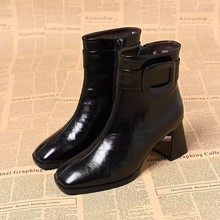 新款洋气白色皮鞋女2025短靴韩版中筒靴高跟女鞋5com薄绒秋冬款靴