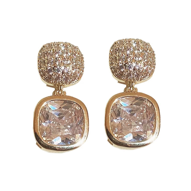 Cubic Zirconia And Pearl Stud Earrings For Everyday Elegance_voghion.com