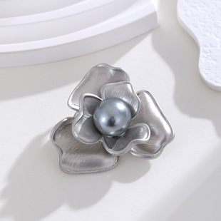 New Vintage Gold-plated Earrings Silver Needle Women's High-end Elegant Flower Earrings Light Luxury Pearl Earrings