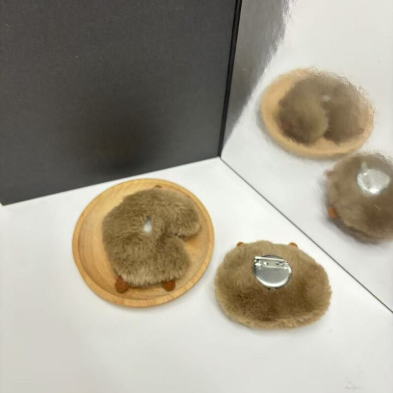かわいいぬいぐるみカピバラ人形カピバラインターネット有名人人形服ブローチバッグペンダント帽子スカーフアクセサリー|undefined
