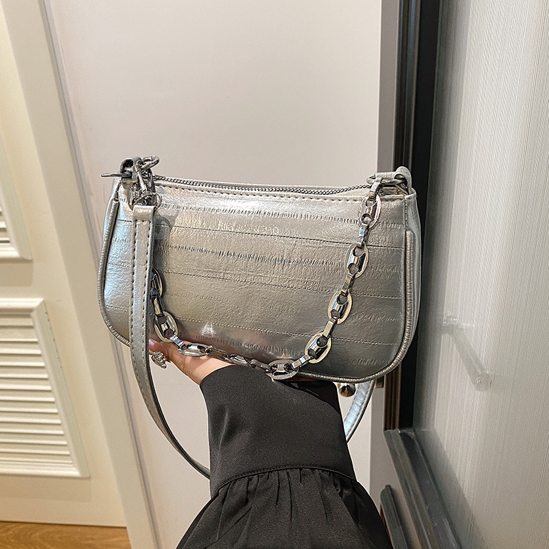 今年流行小众设计包包简约单肩腋下小方包2024新款女包通勤斜挎包