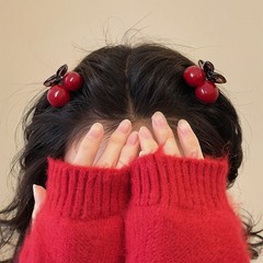 ホットセールの小さなチェリーヘアクリップ、漫画文学、絶妙で多用途の女の子のヘアクリップ、ファッショナブルで多用途の女の子の小さなチェリーヘアアクセサリー