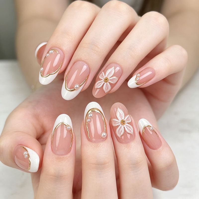 High-End White French-Style Gilded 3D Flower Pearl Nail Stickers, Popular in Europe and America, Minimalist Nail Art Patches