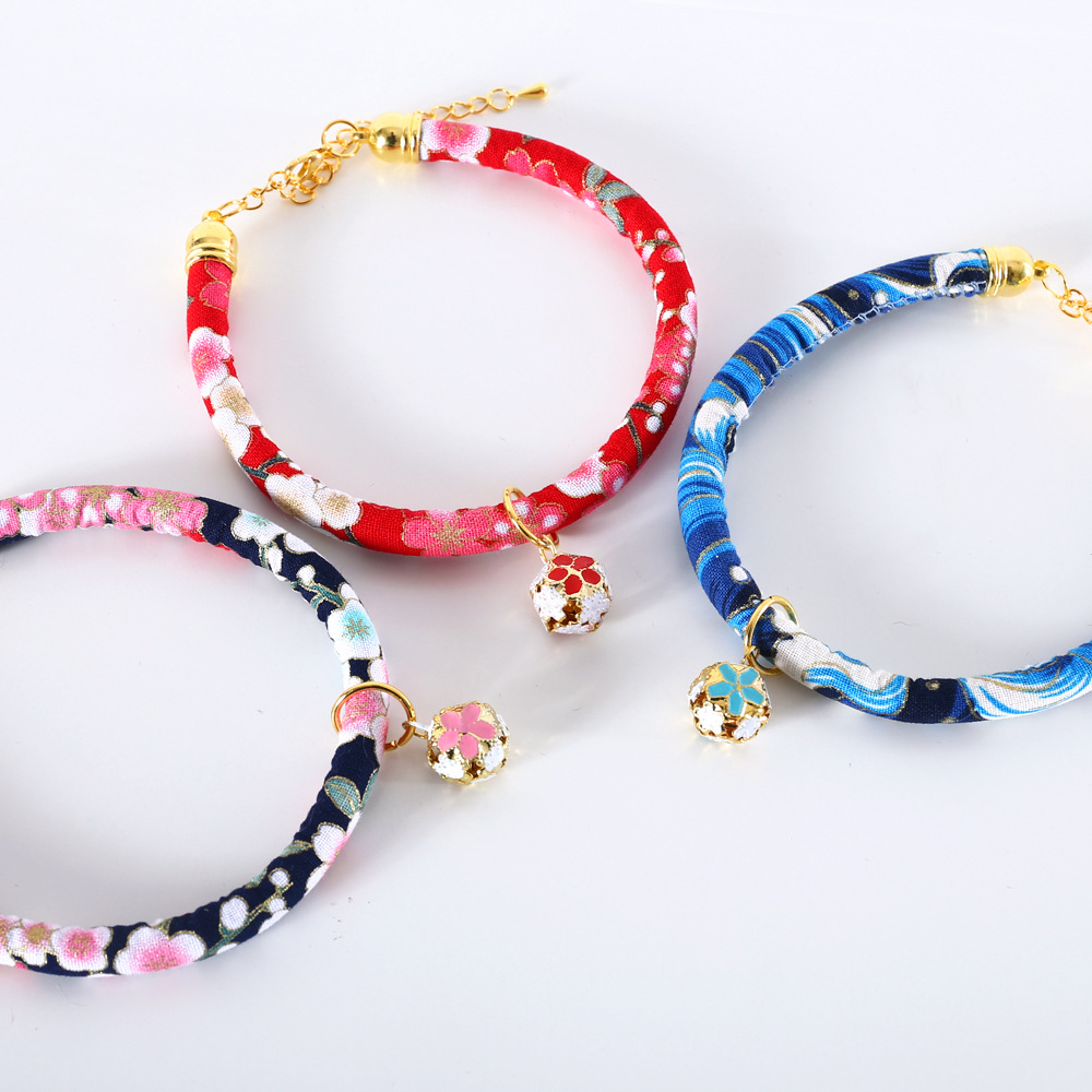 Mascotas, gatos, conejos y flores de viento, collares de campanas, collares de Año Nuevo chino, accesorios japoneses, cuerdas de Amazon