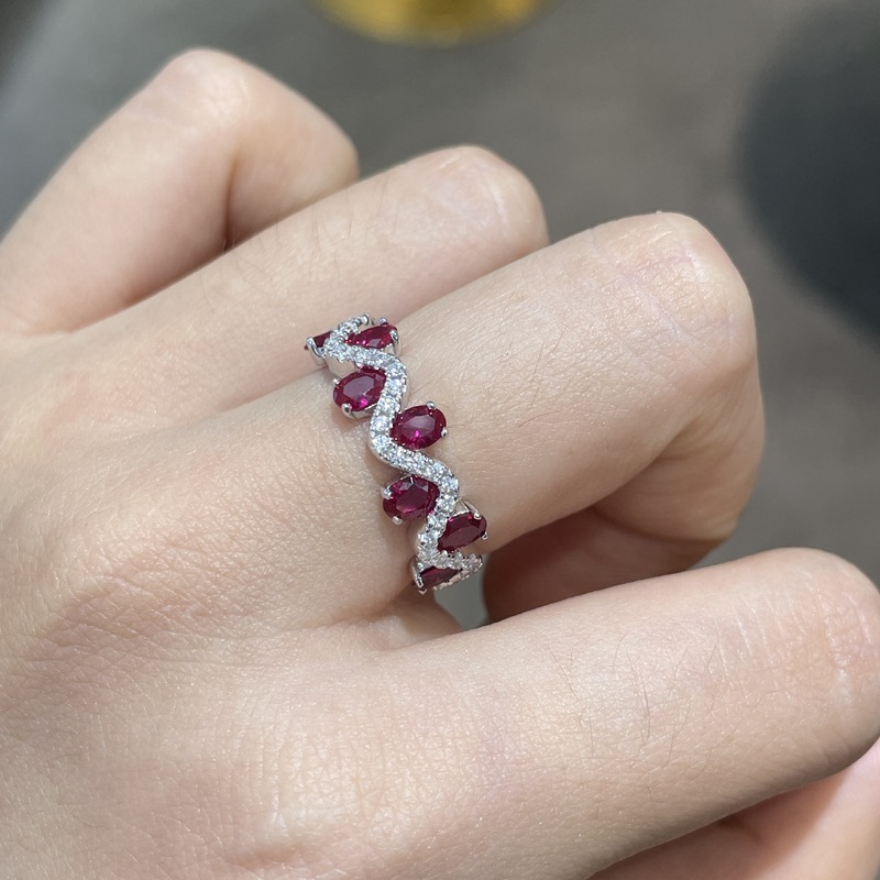 ヨーロッパとアメリカのファッションライト高級 S925 シルバー象嵌 0.2ct ラボ ルビー リング、女性用、シンプルでエレガント、ハイエンドの気質|undefined