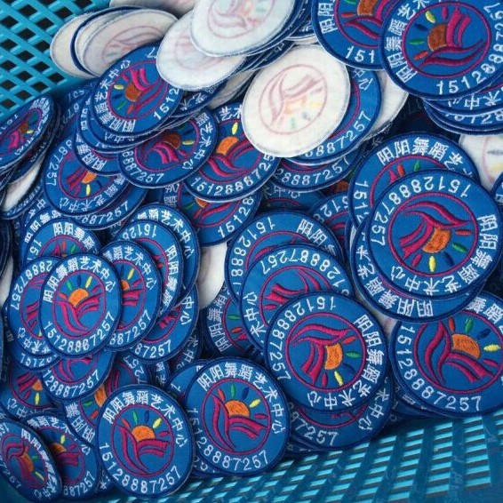 Pegamento de bordado por computadora, planchado, pegatinas de parche de dibujos animados de animales cosidos, pegatinas de tela de encaje personalizadas